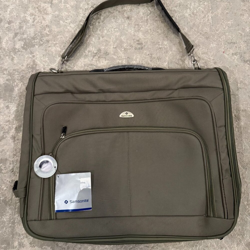 NEW Samsonite Aspire Lite Garment Bag Formal Clothes Suits Dresses Travel GREEN